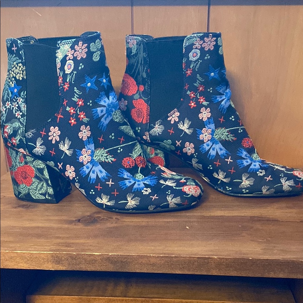 Floral Embroidered Ankle Boots - Black